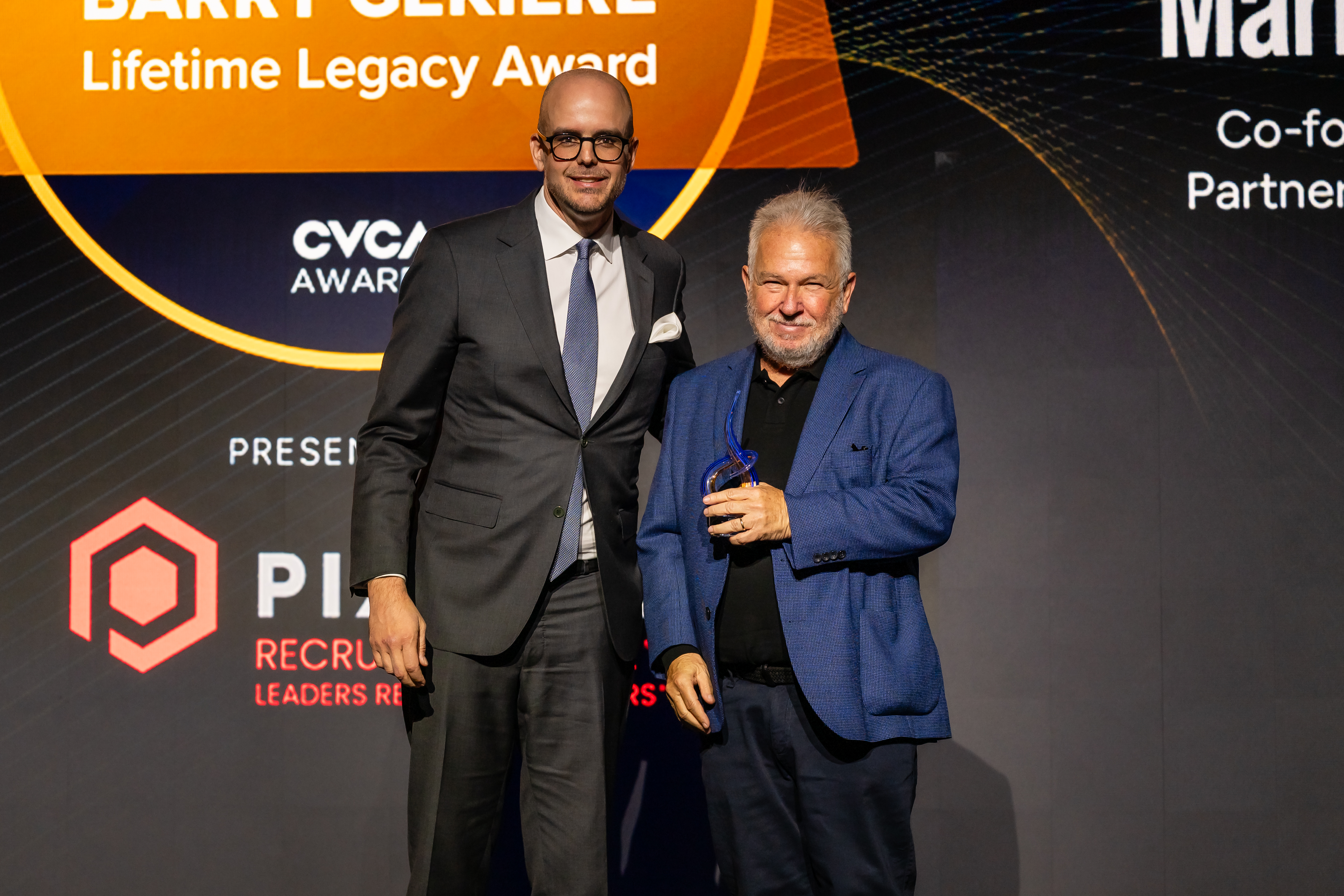 François Piché-Roy of PIXCELL presents the Barry Gekiere Lifetime Legacy Award to Mark Skapinker, Managing Partner at Brightspark, at Invest Canada 26